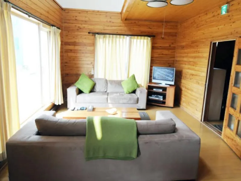 Powder Cottage Ōmagari Chalet